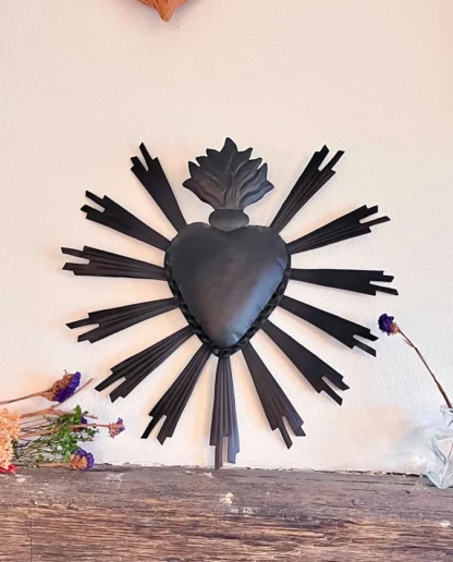 Jet Black Sacred Heart - Tienda Esquipulas