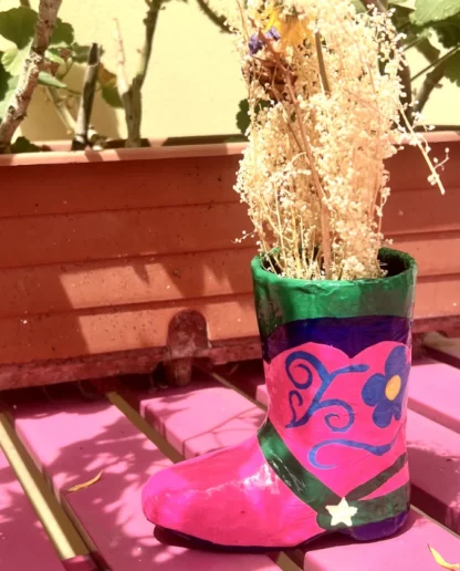 Pink paper mache boot - Tienda Esquipulas