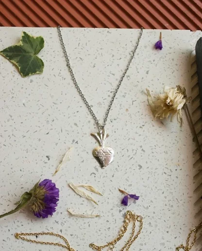 Engraved heart necklace () - Tienda Esquipulas