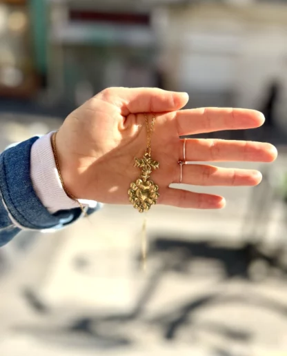 Laurel heart pendant