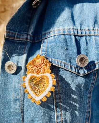 Golden ex-voto brooch