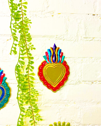 Sacred heart mirror with red floral edge (Coeur ex voto miroir) - Tienda Esquipulas