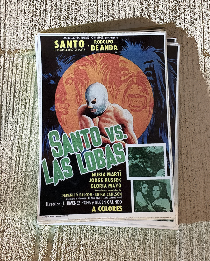 Sticker affiche lucha libre Santo vs las Lobas, création Dr. Rabias